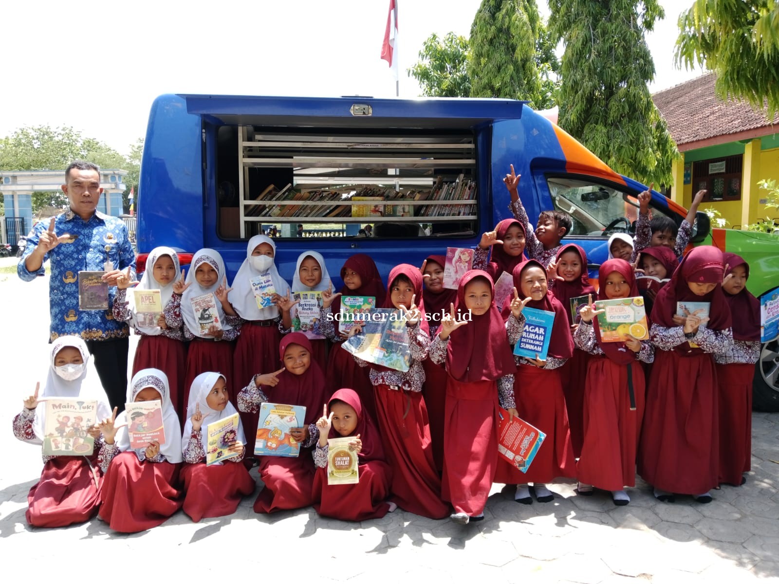 SDN Merak 2 Demak Berkolaborasi dengan Dinas Perpustakaan Tingkatkan Minat Baca Siswa