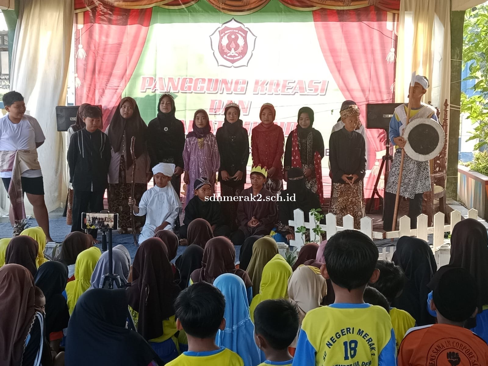 SDN MERAK 2 SUKSES GELAR PANGGUNG KREASI BULANAN, ASAH BAKAT DAN PERCAYA DIRI SISWA