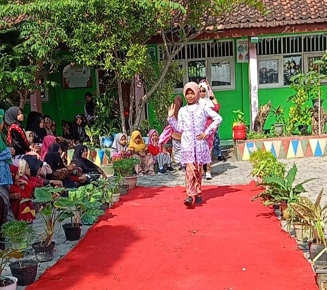 Semangat Kartini di SDN Merak 2: Mengukir Prestasi, Melestarikan Budaya Indonesia