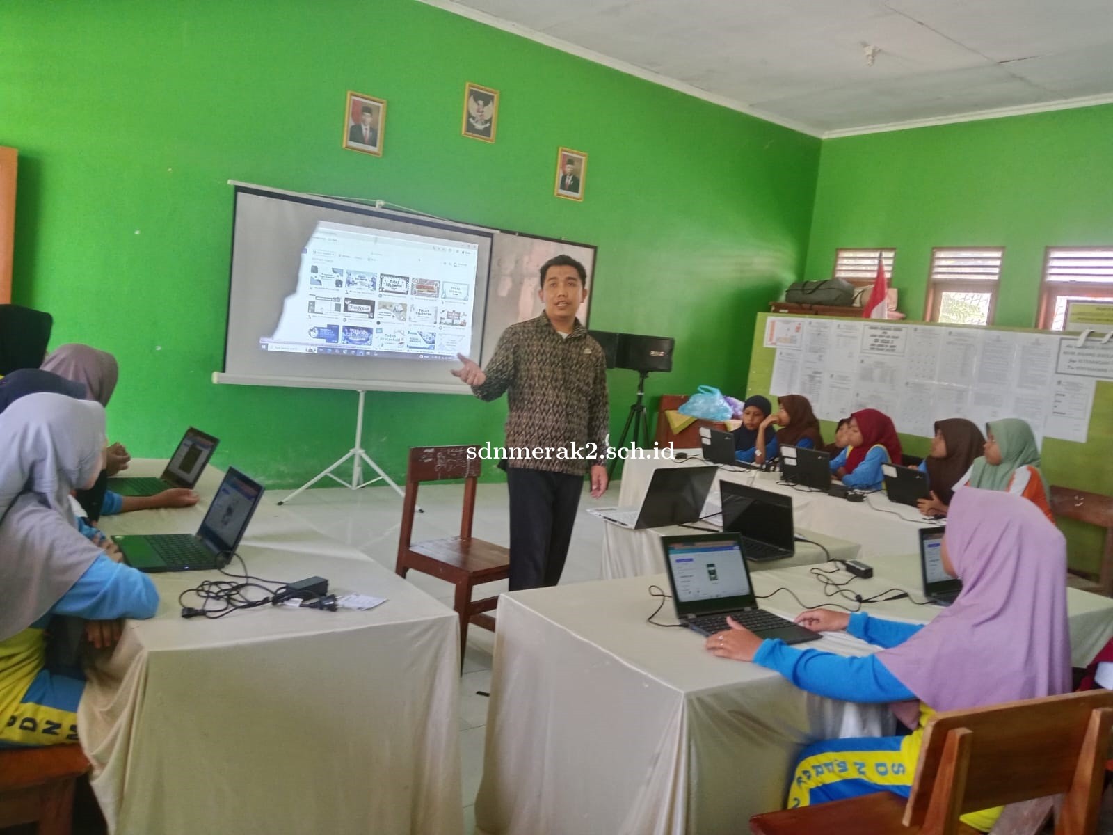 Duta Literasi SDN Merak 2 Asah Kreativitas dengan Teknologi